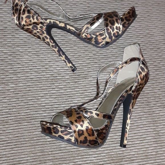 ❤️ FINAL REDUCTION Cheetah Pumps - Picture 5 of 7